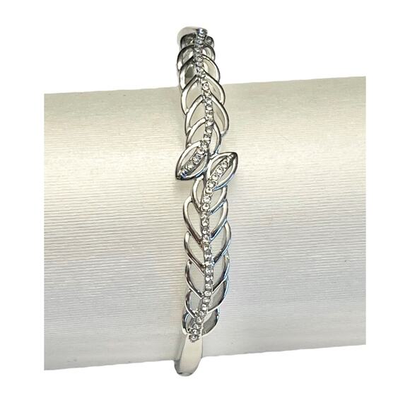 Macys Silver Hinged Bangle Bracelet Crystal Rhinestone Open Leaf Metalwork New - Picture 5 of 5